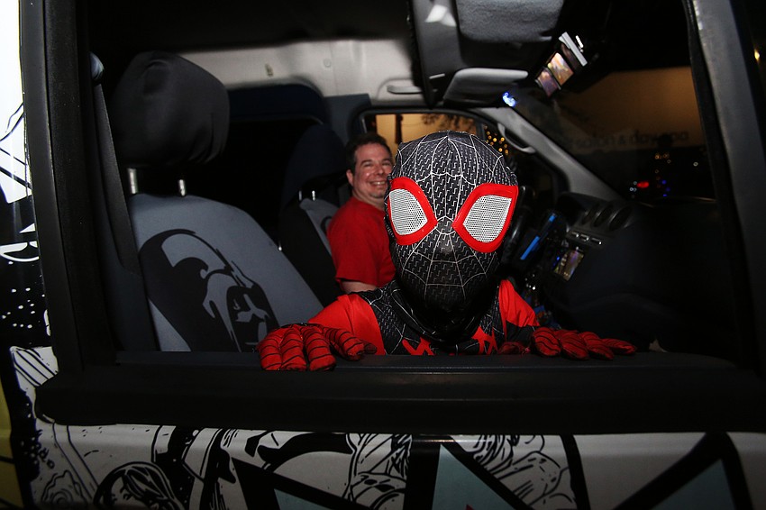 Nick Polizzi dresses like Miles Morales.