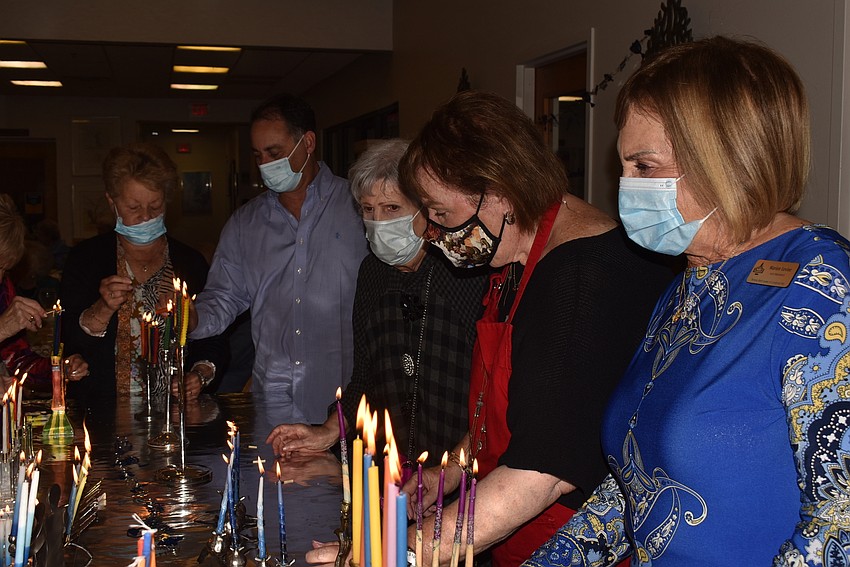 Those who brought a menorah came to light them before the Shabbat candles.