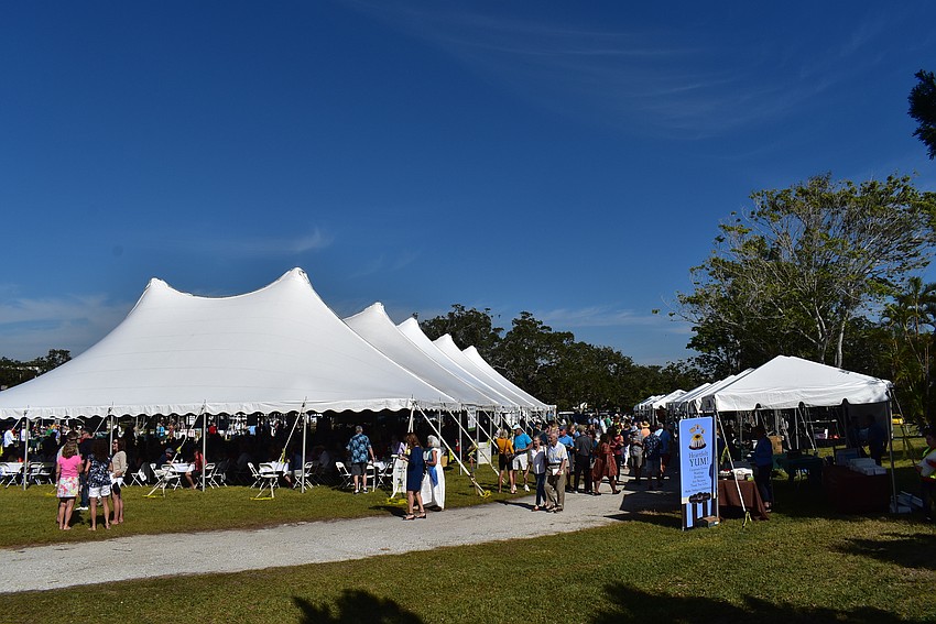 A path led around the tent to the rest of the restaurants, which were arranged in a U around the inner tent.