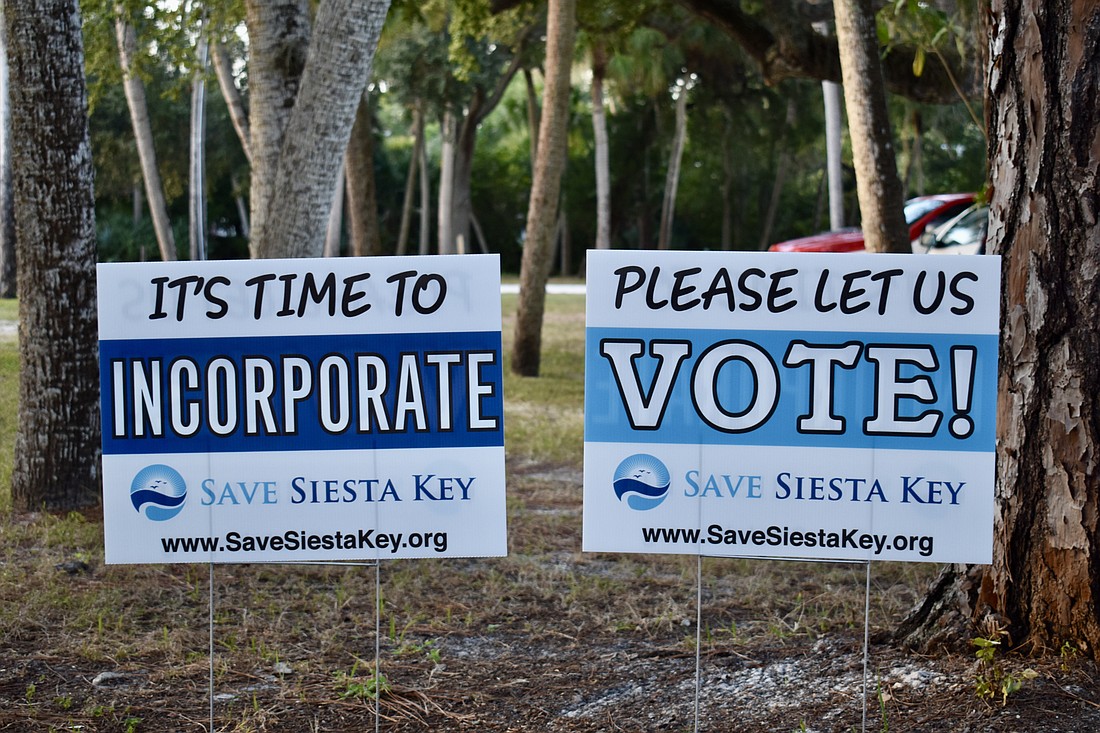 A pair of yard signs in support of Siesta Key incorporation.