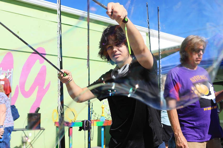 Chris Tocher draws out a bubble.