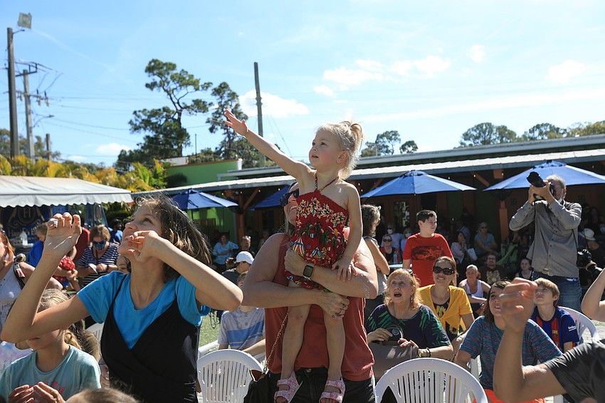 Jenna and Halle Buchanan reach for the passing bubbles.