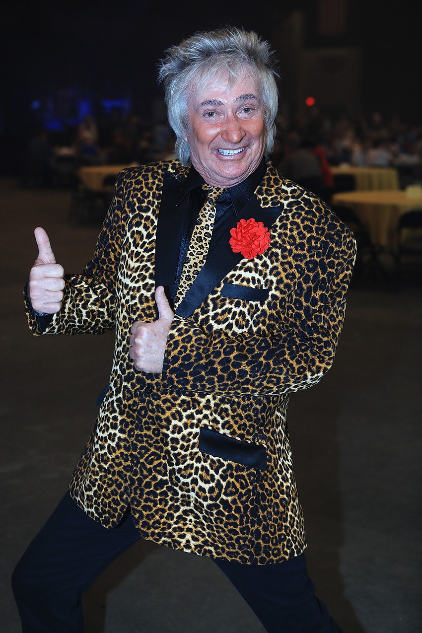 Steve Bobbitt as Rod Stewart