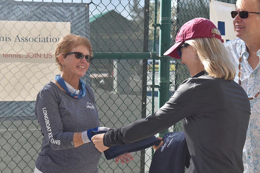 Cathy Tomass accepts her finalist prize from Kay Thayer.