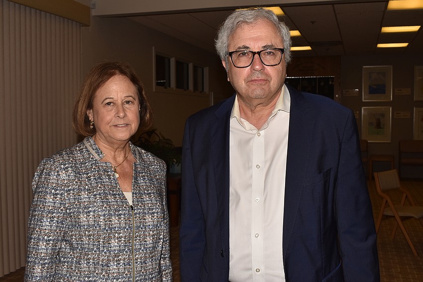 Suzan and Barry Friedman at the Shabbat dinner