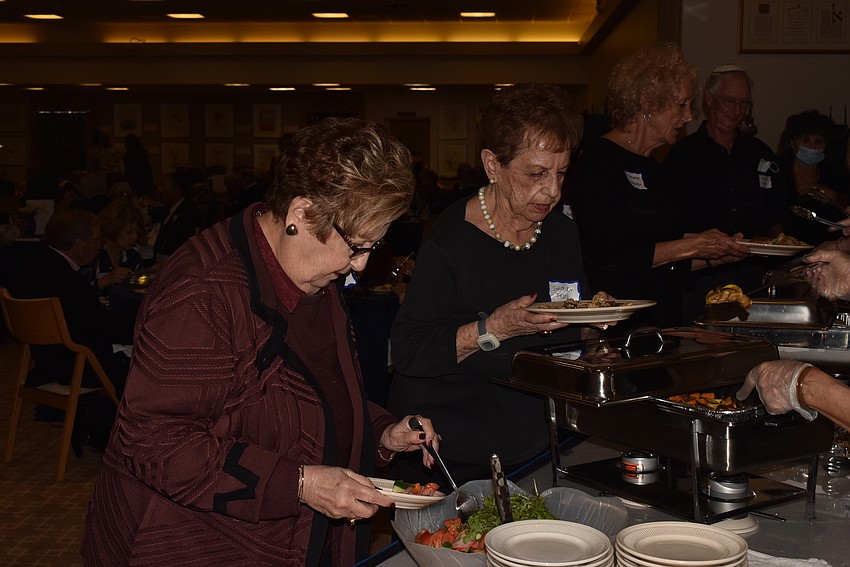 Elise Glickman at Shabbat dinner