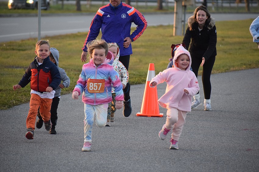 The Kids Dashes were limited in numbers due to the cold, but the participants still were enthusiastic.