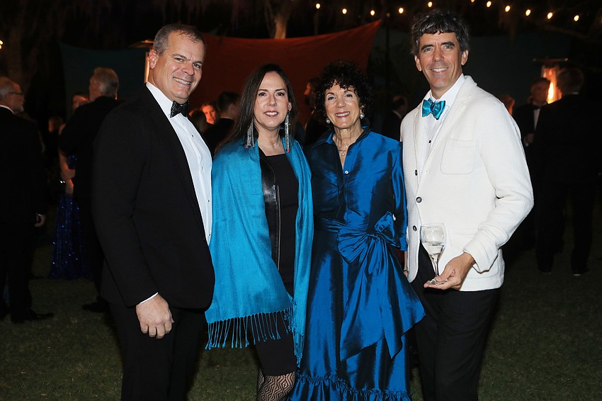 Roberto Villanueva and Clara Reynardus de Villanueva with Deborah Hill and David Flach
