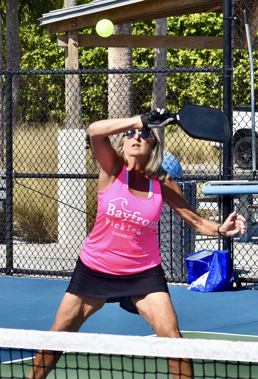 Vee Arnold takes a ball out of the air.