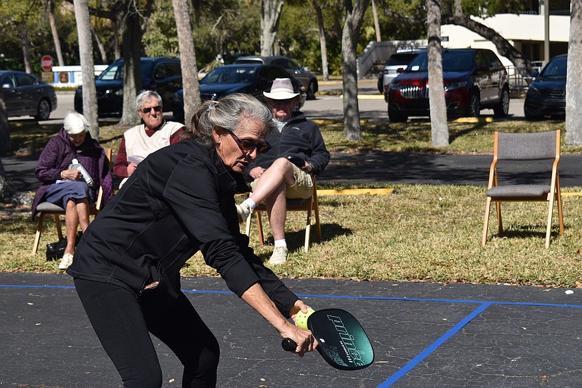 Terri Noyes hits a point.