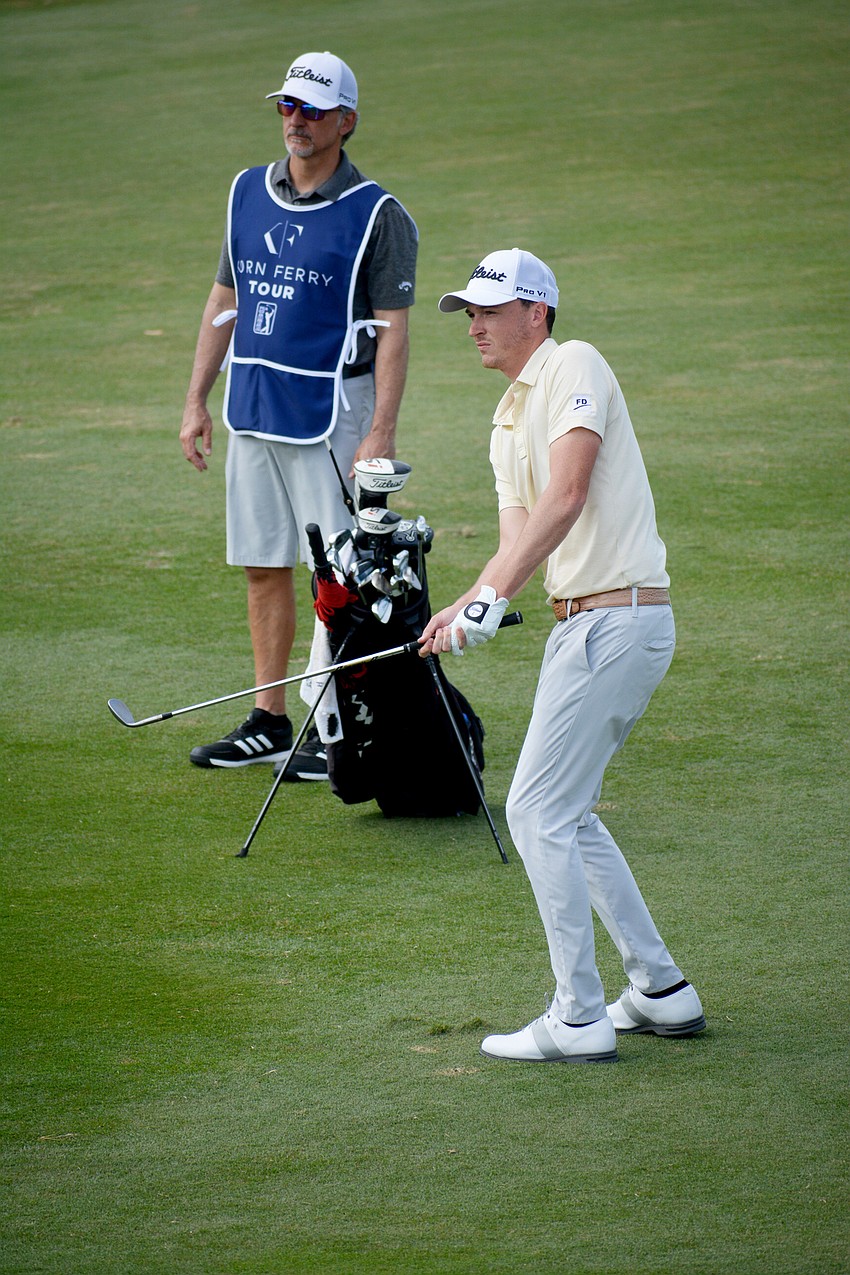 Luke Schniederjans hits a chip shot on the No. 9 hole at Lakewood National Golf Club during the first round of the 2022 LECOM Suncoast Classic. Schniederjans finished one under par.