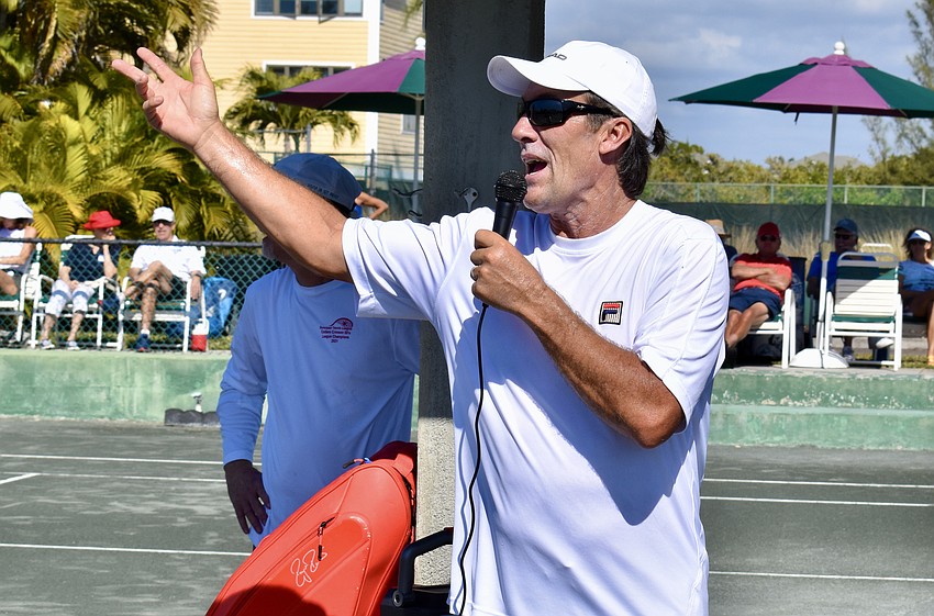 Scott Williams, traveling coach for Tommy Haas and professionals Gregg Hill and Gabriel Trifu, tells clinic participants what to expect.