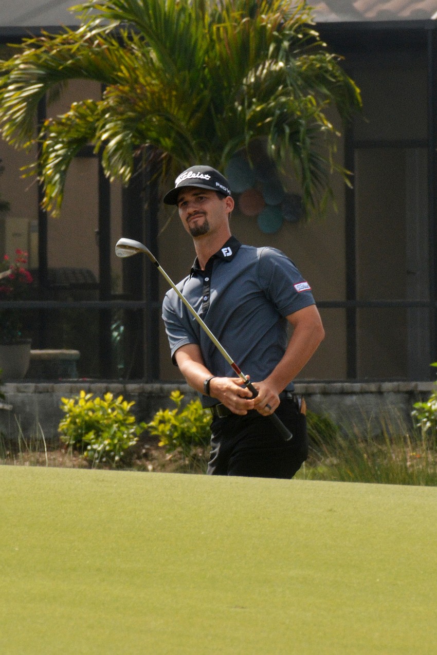 Philip Knowles chips onto the green on the No. 8 hole during round three of the 2022 LECOM Suncoast Classic at Lakewood National Golf Club.