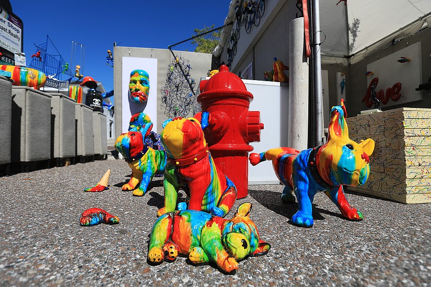 Ancizar Marin specialized in vibrant sculptures.