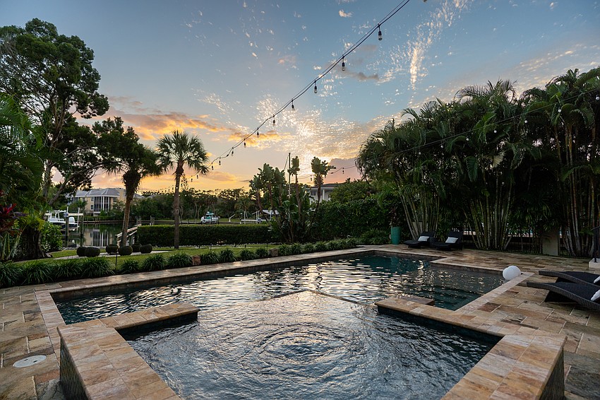 The canal leads to Nettie Bayou, the dock is capable of mooring a 55-foot vessel.