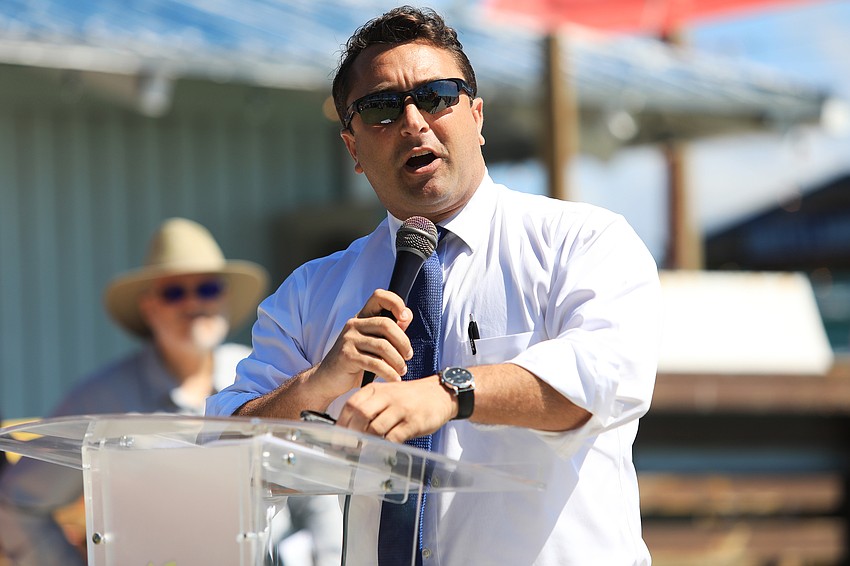 Mayor Hagen Brody speaks.