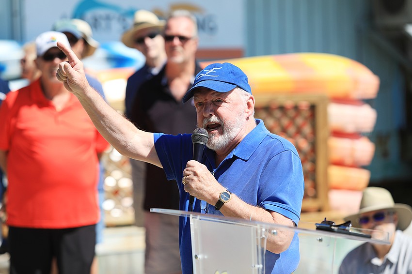 Former vice mayor Ken Shelin encourages the crowd to make their voices heard.