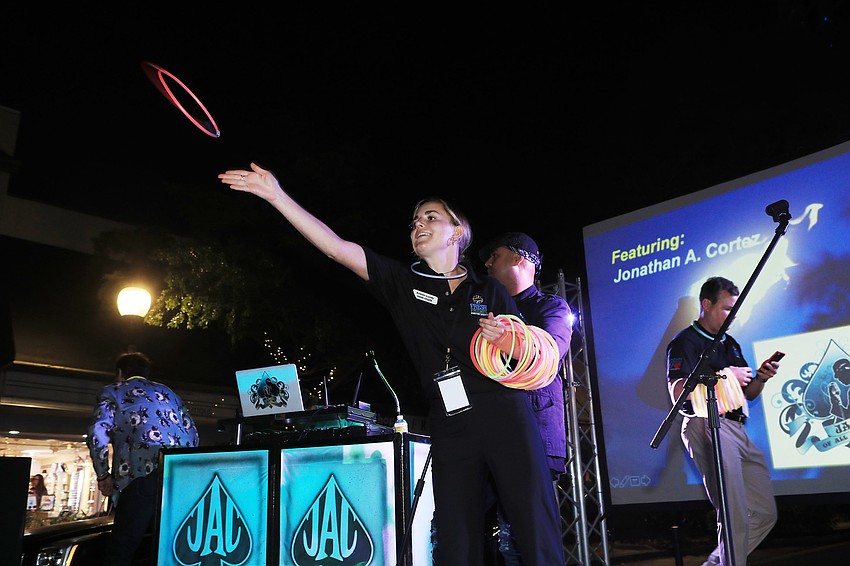 Kristen Lundy throws out color rings.