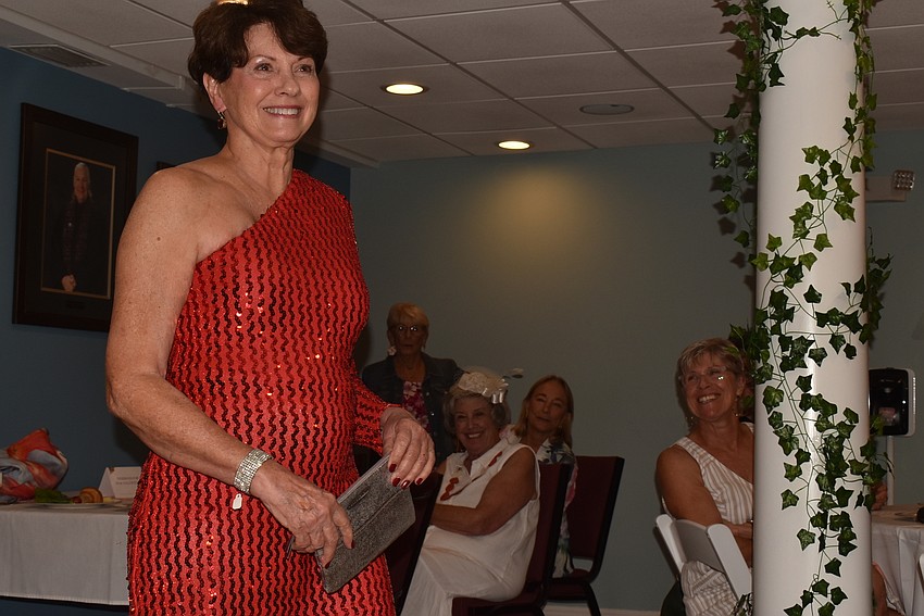 Elizabeth Nichols wore this red dress and got applause from the audience.