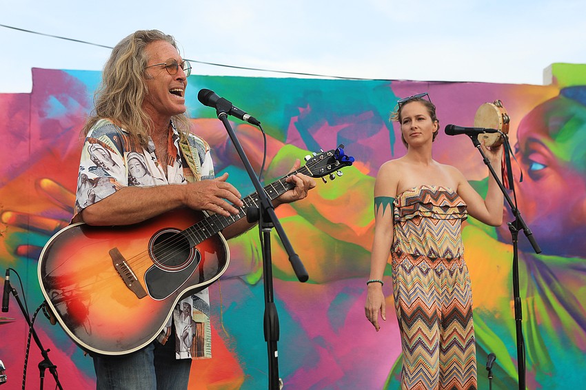 Steve McAllister and Martha Robinson play music for the crowd.