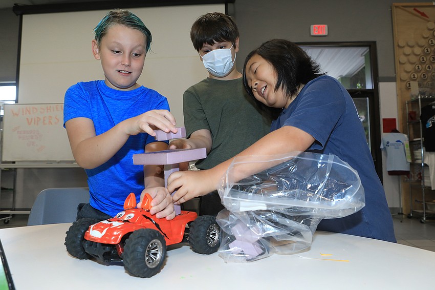 Nikolas Eckert, Sam Li and Noah Hoff do up their tiger car.
