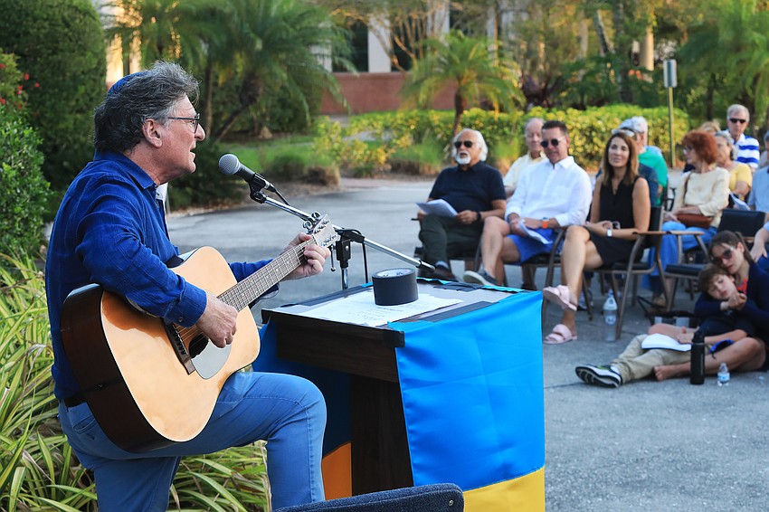 Temple Beth Shalom Rabbi Stuart Altshuler sings with the audience.