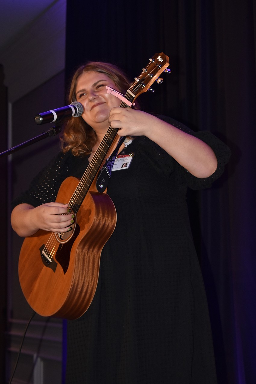 Music therapist Jasmine Ridge performed a song she wrote with a couple who had been married 74 years.