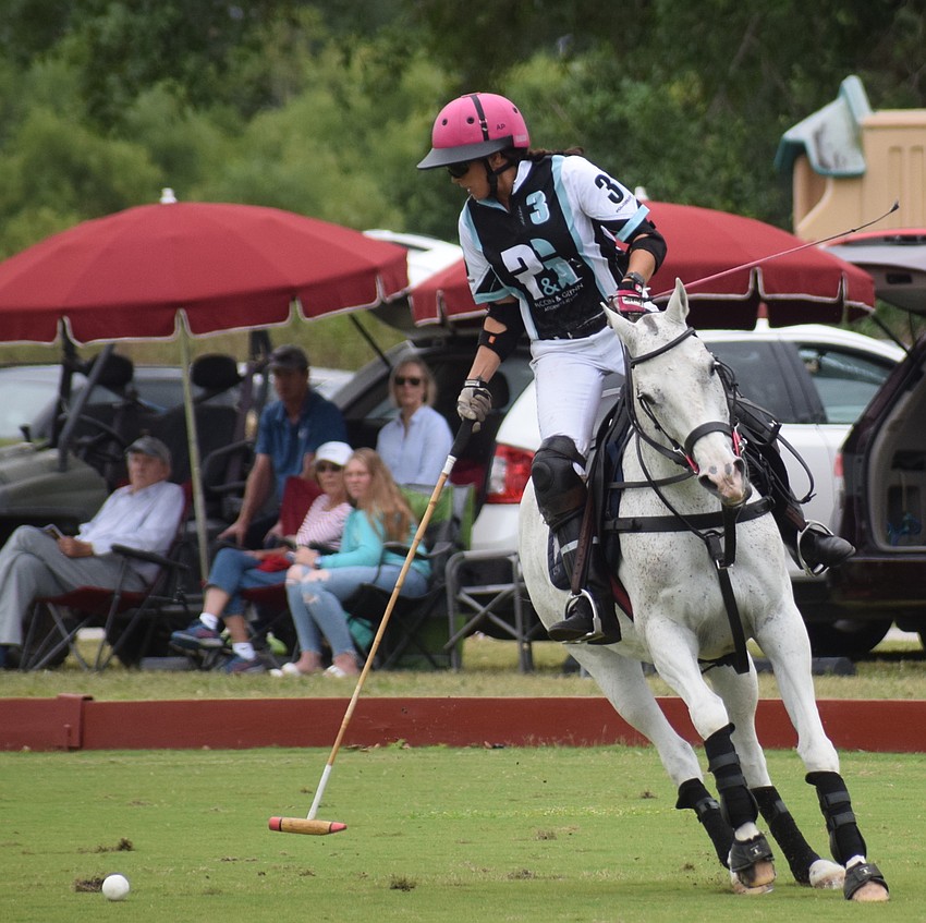 Ocala's Alyson Poor rushes in front of the field during the Women's Challenge.