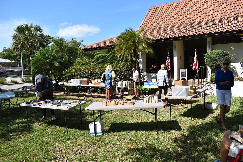 Books were available indoors and outdoors, and customers steadily came by.