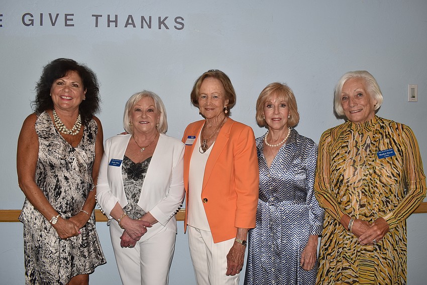 New officers Casey Sheehe, Linda Olsen, Cindy Noble, Susan Gilmore-Clarke and Marilyn Davol were installed.