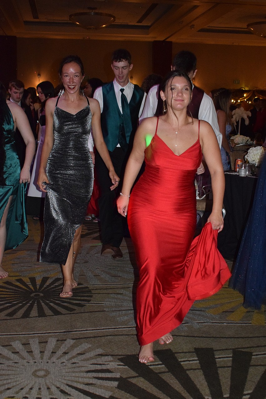 Seniors Antonia Boyd and Olivia Sahr dance to 