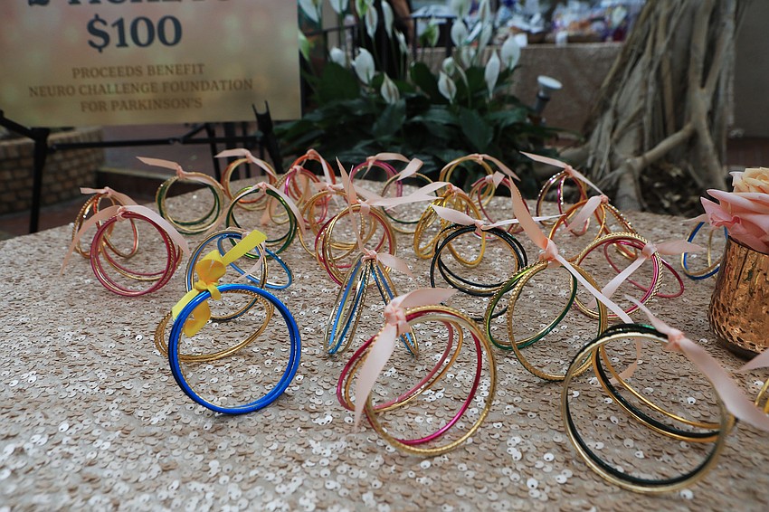 Guests picked up gifts and accessories during the cocktail hour.