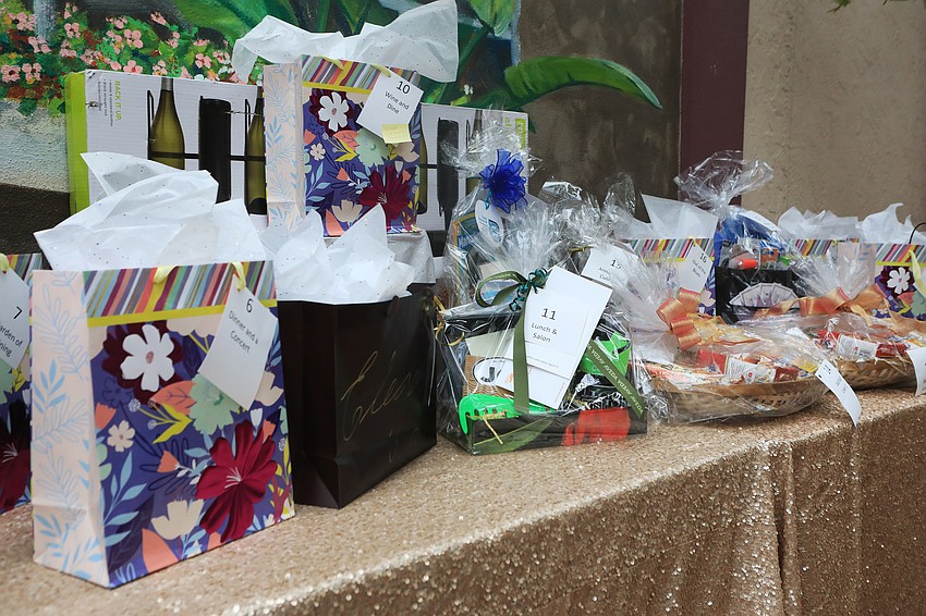 Guests picked up gifts and accessories during the cocktail hour and silent auction.