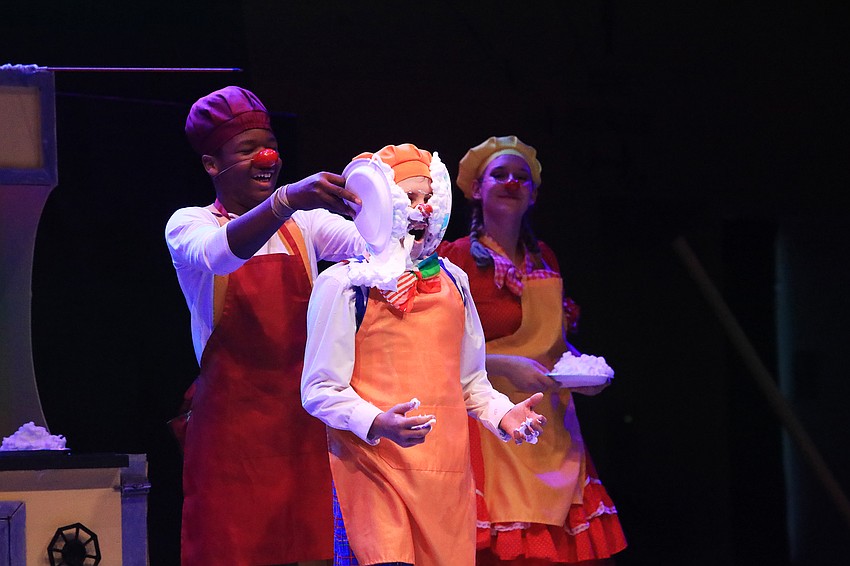 Elijah Clemons gets Dylan Mason with a pie.