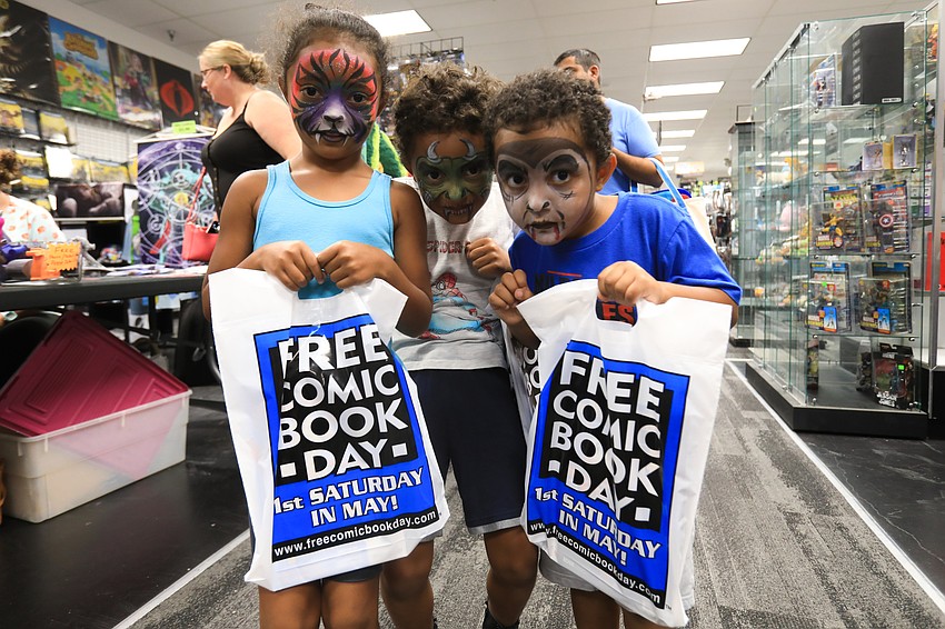Akoya, Tru and Sceno Robinson pick up some comics.