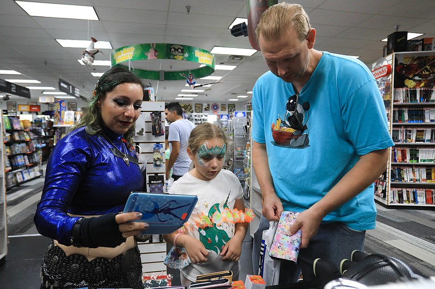 Naomi, Cat and Thermon Welch pick out comics.