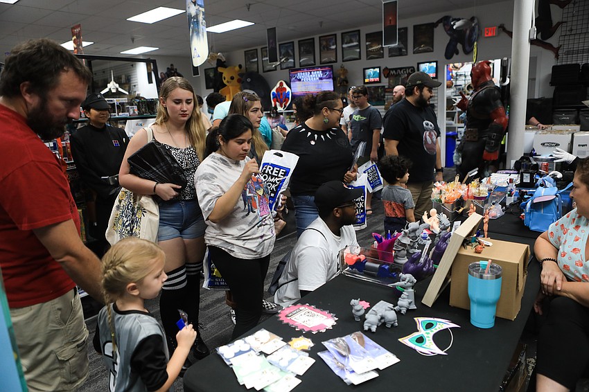 Guests pick up comics and gifts.