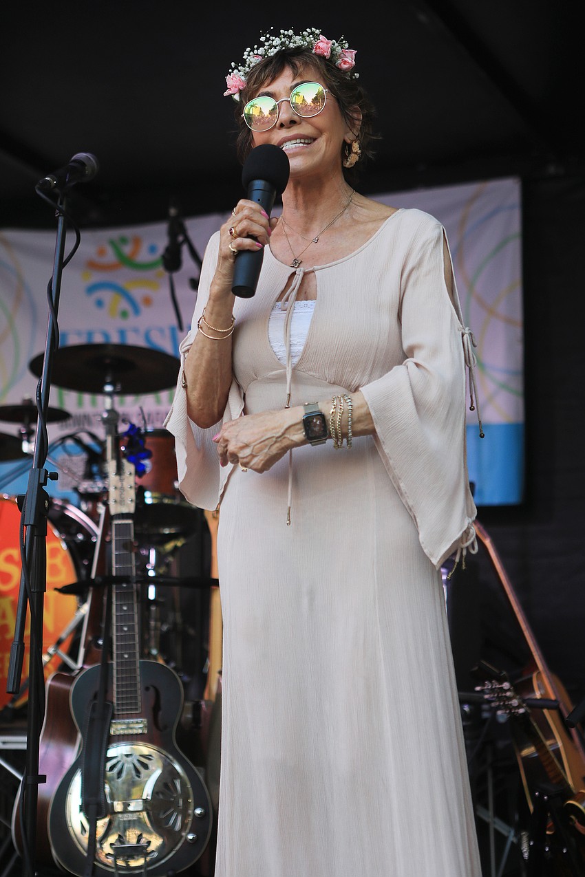 Chris Voelker welcomes the audience.