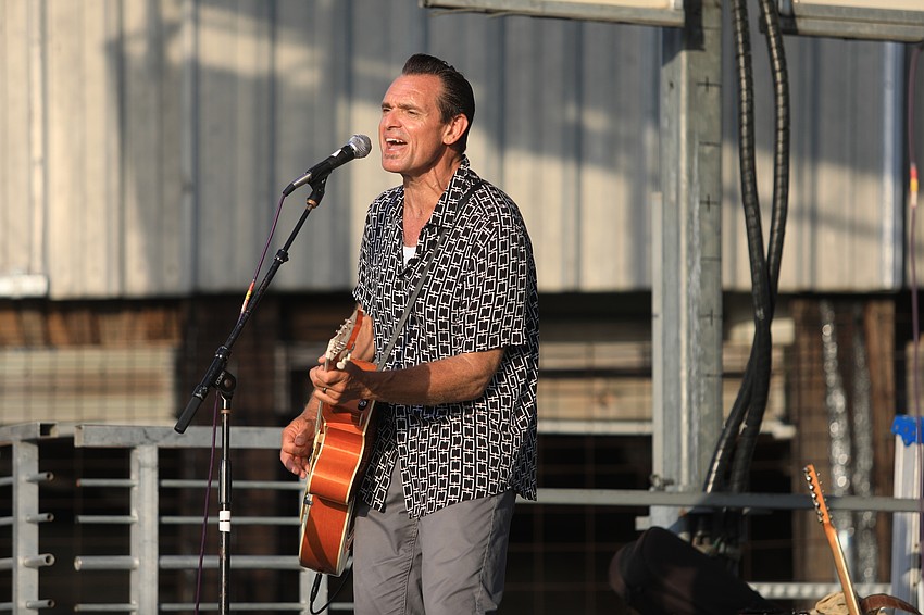 Doug Deming sings out to the crowd.