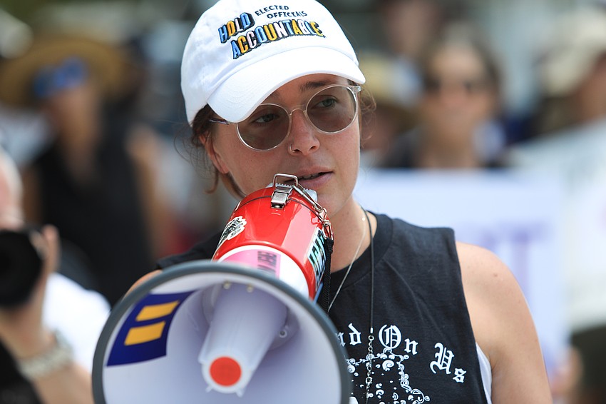 Kate Danehy-Samitz leads the crowd.