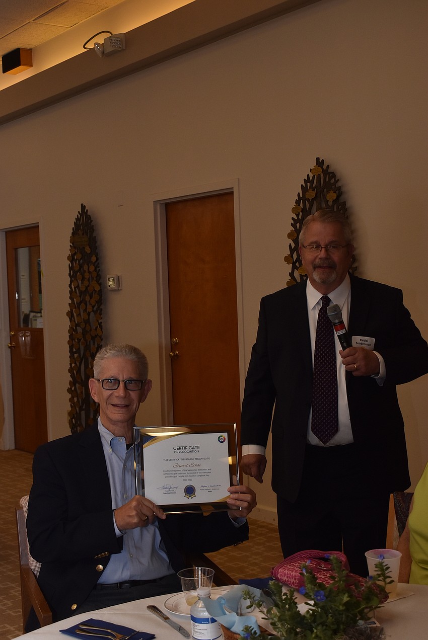 Stuart Sinai accepted a certificate from Rabbi Stephen Sniderman