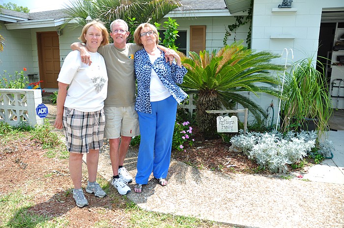 Photo by: Andy Ceballos - Carole Arthurs, right, is pictured with her daughter, Jamie Snyder, and her son Kris Marks at her home in Winter Park on Thursday, April 12.