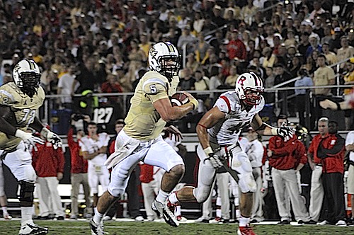 Photo by: Isaac Babcock - UCF quarterback Blake Bortles totaled 367 yards in the Knights' rout of Rutgers Nov. 21.