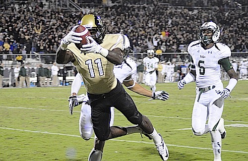 Photo by: Isaac Babcock - UCF wide receiver Breshad Perriman catches the game-winning touchdown against the USF Bulls Nov. 29.