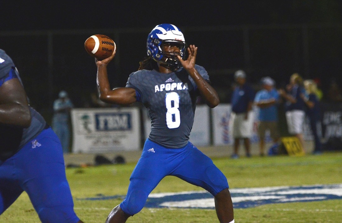 Demetri Burch led the Apopka Blue Darters to an exciting 15-14 victory over Dr. Phillips Sept. 16. Photo by Jennifer Nesslar