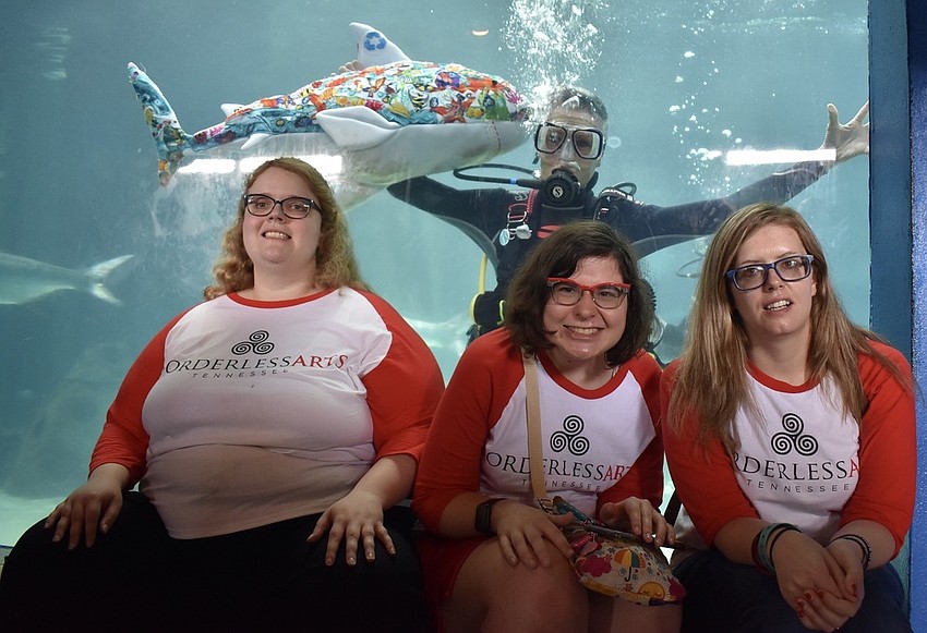 Hope McKee, Torie Summers and Erica McMurray with Arty and Rona VanAmburg