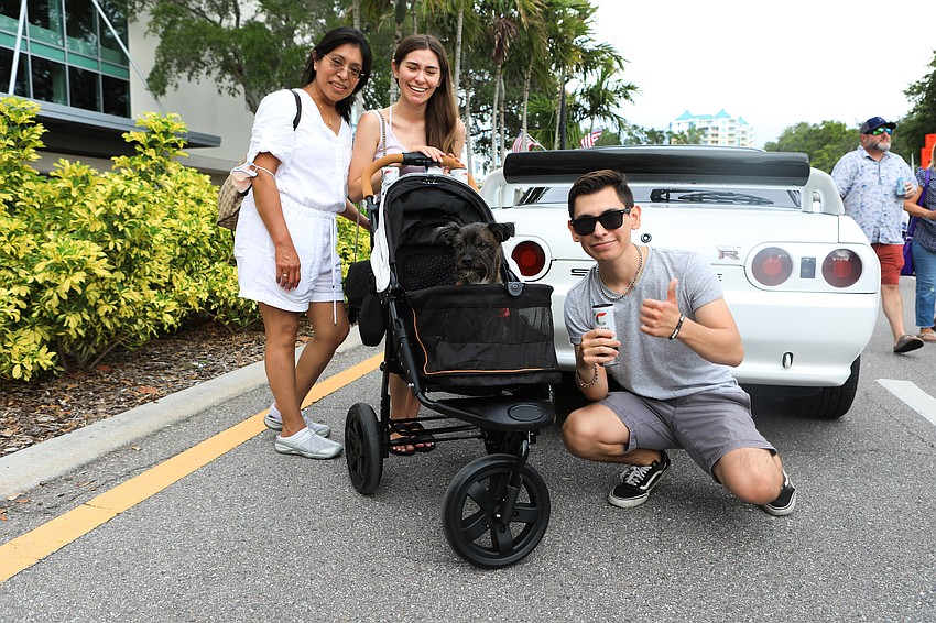 Linda, Tiara and Tyler Kowalczyk bring their dog Unito to the show.
