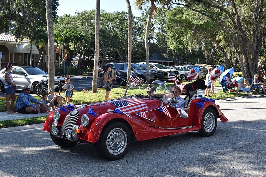 The Hot Diggity Dog parade has floats too.