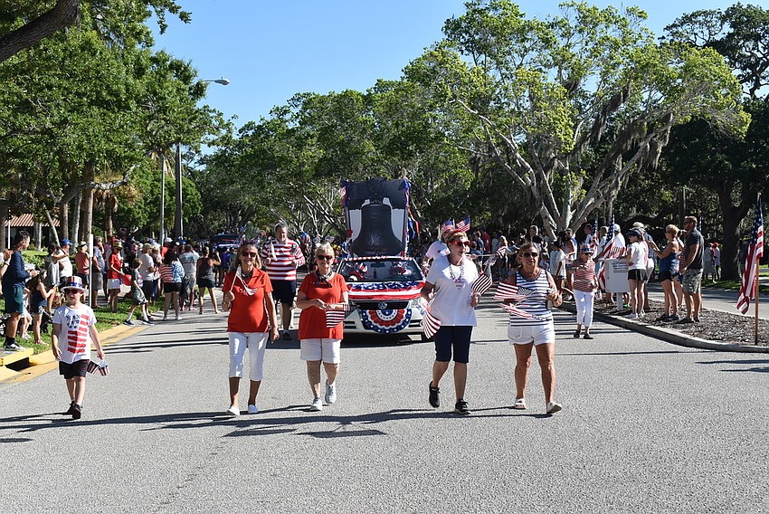 The Longboat Island Chapel float