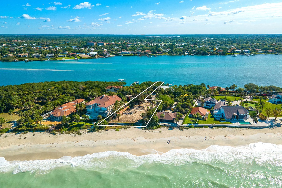The beachfront land at 2501 Casey Key Road totals .75 of an acre and includes bayfront land with a deep-water dock. (Photo courtesy Lisa Napolitano, Premier Sotheby&#39;s International Realty)